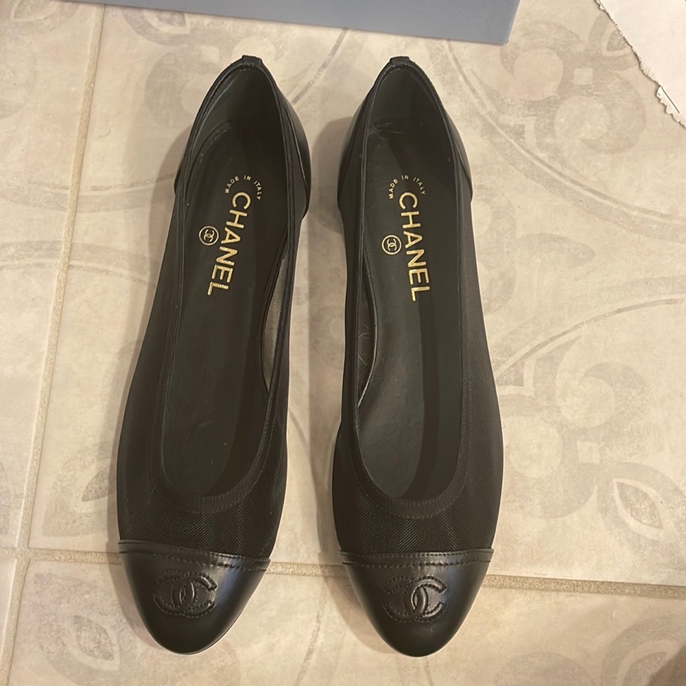 NWT Black mesh and leather toe Chanel ballet flats